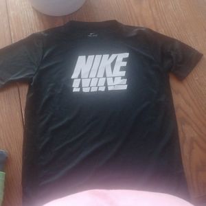 Nike teen boys t shirt size xl dri fit